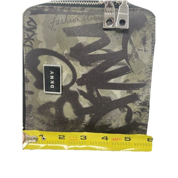 DKNY Graffiti Crossbody Green Black Logo Square Sm Camera Bag Chain Strap Street - Picture 10 of 10